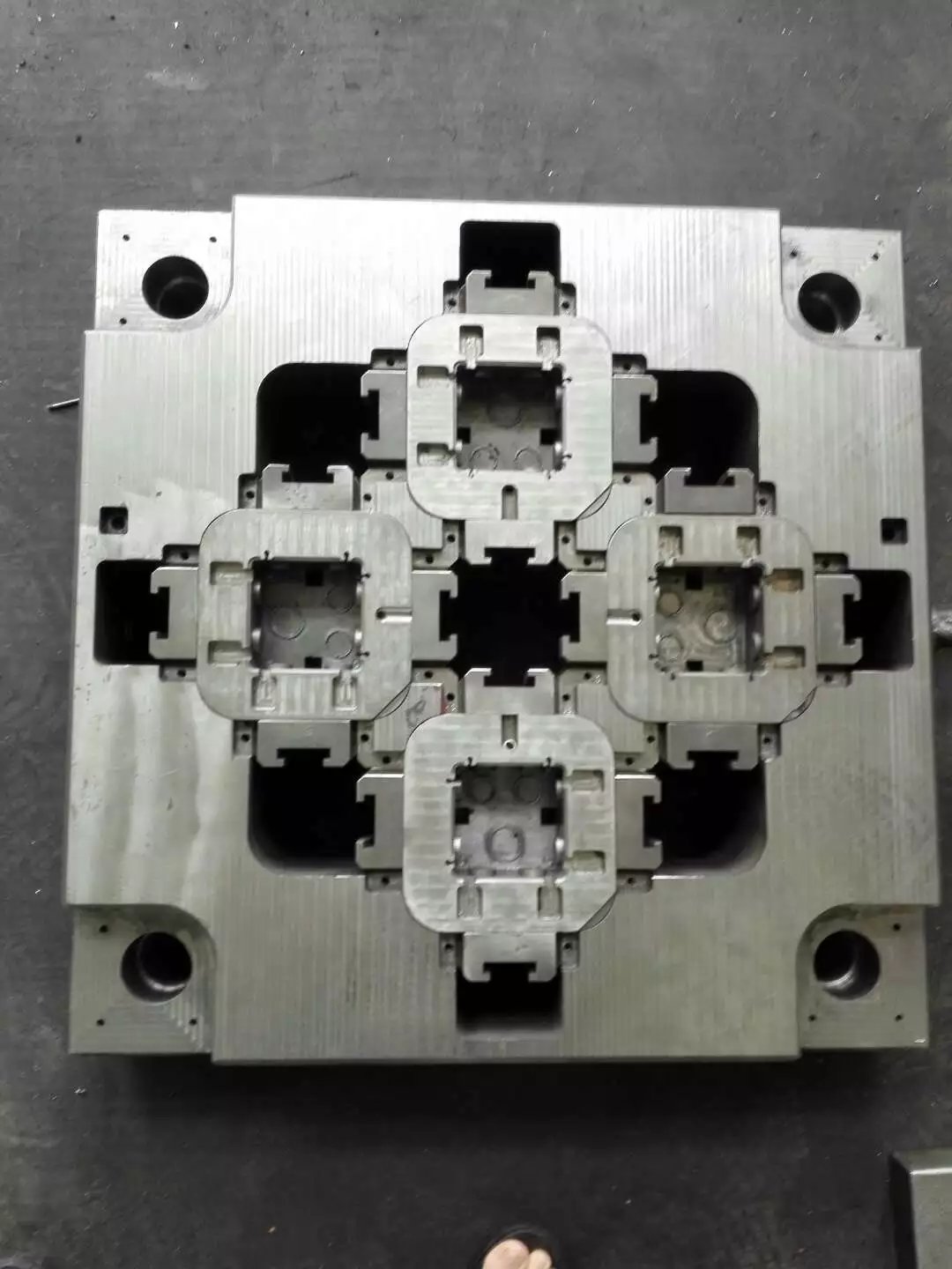 防水盒模具與接線盒模具——臺州市黃巖天材塑模廠產品詳情